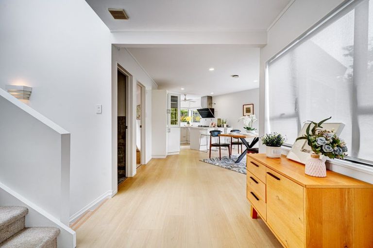 Photo of property in 8 Stitchbird Close, Murrays Bay, Auckland, 0630