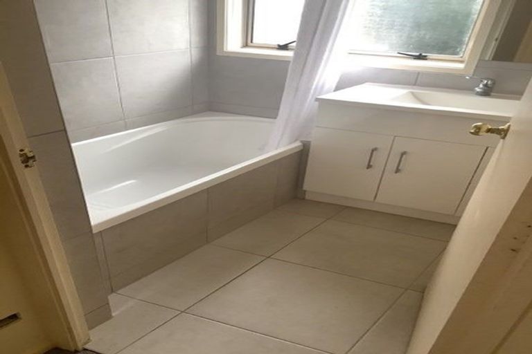 Photo of property in 1/40 Edgeworth Road, Glenfield, Auckland, 0629