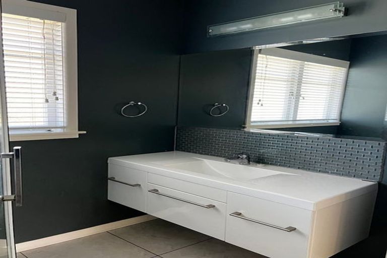 Photo of property in 1 Logan Avenue, Marewa, Napier, 4110