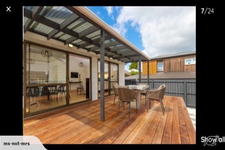 Photo of property in 2/17 Oliver Street, Point Chevalier, Auckland, 1022