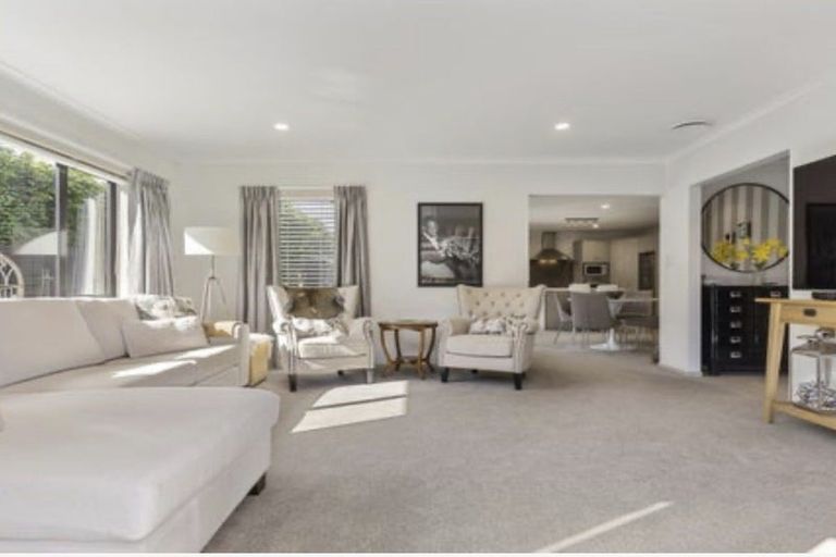 Photo of property in 14 Putaka Place, Papamoa Beach, Papamoa, 3118