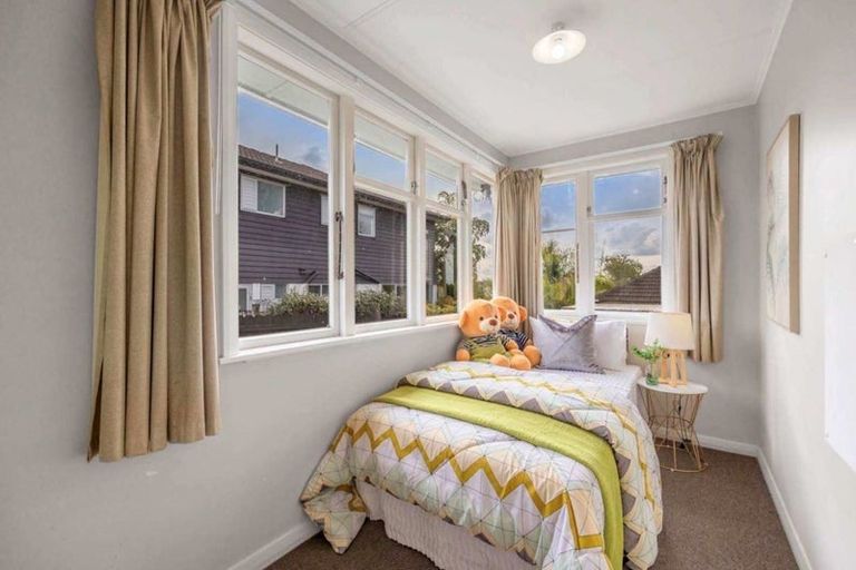 Photo of property in 4 Exmouth Road, Northcote, Auckland, 0627