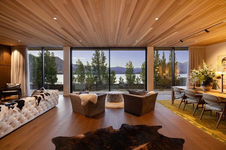 Photo of property in 335 Beacon Point Road, Wanaka, 9305