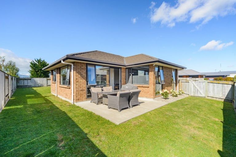 Photo of property in 16 Lorenzo Place, Kelvin Grove, Palmerston North, 4414
