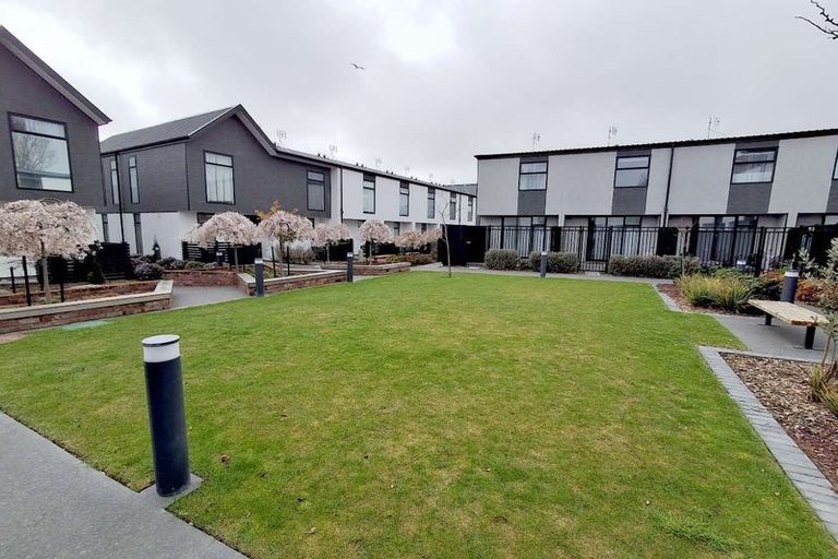 Photo of property in 2/8 New Brighton Road, Shirley, Christchurch, 8061