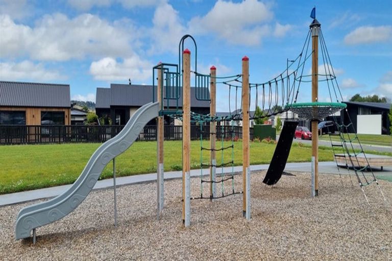 Photo of property in 13 Ferbane Way, Halswell, Christchurch, 8025