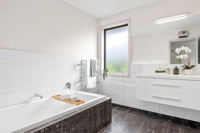 Photo of property in 218a Riverlaw Terrace, Saint Martins, Christchurch, 8022