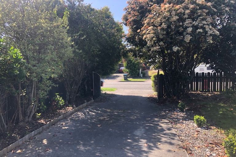 Photo of property in 27 Rewarewa Crescent, Waikanae, 5036