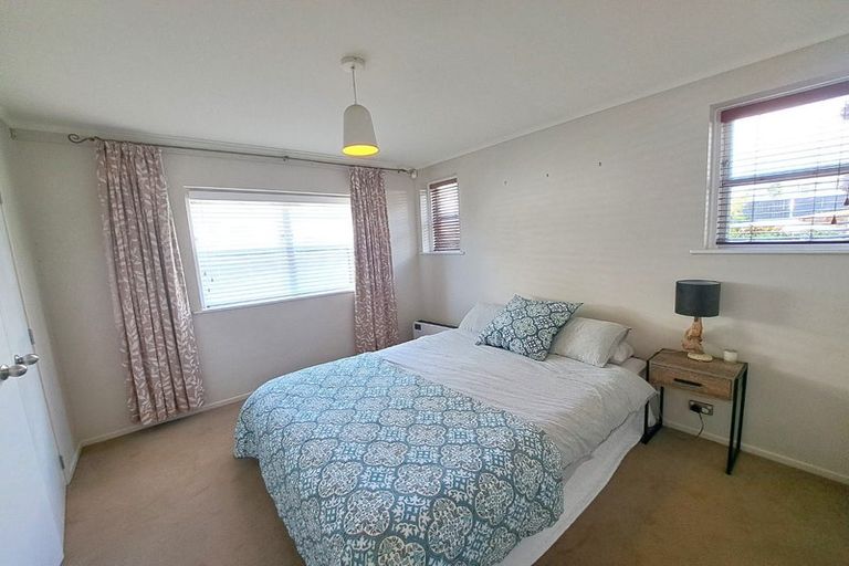 Photo of property in 26 Fordham Street, Beach Haven, Auckland, 0626
