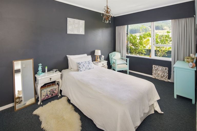 Photo of property in 13a Florio Terrace, Tawa, Wellington, 5028