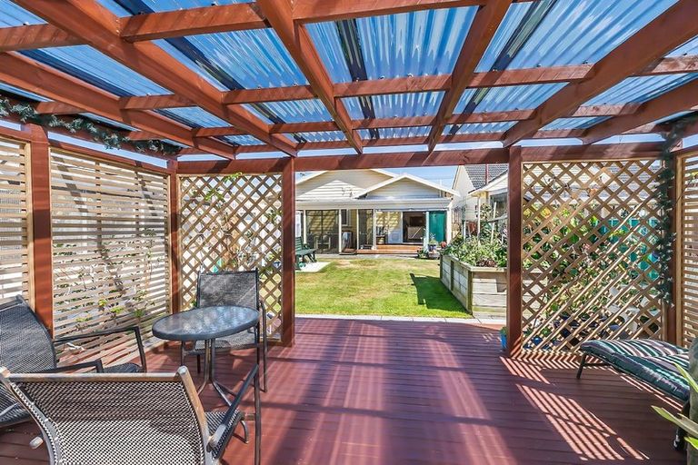 Photo of property in 21 Crawford Green, Miramar, Wellington, 6022