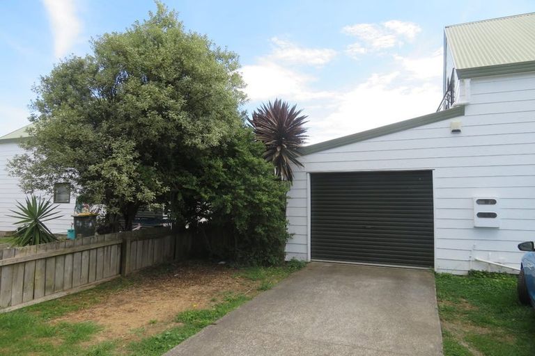 Photo of property in 26 Barneys Farm Road, Clendon Park, Auckland, 2103