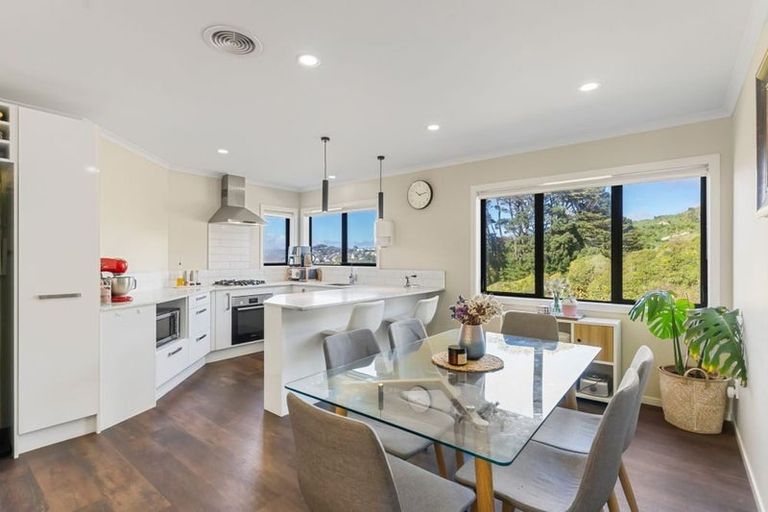 Photo of property in 77 Erlestoke Crescent, Churton Park, Wellington, 6037