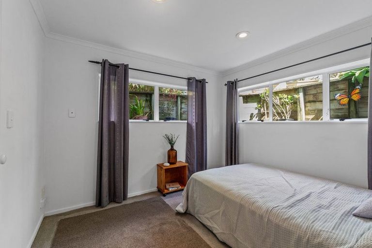 Photo of property in 1/16 Sailfish Drive, West Harbour, Auckland, 0618