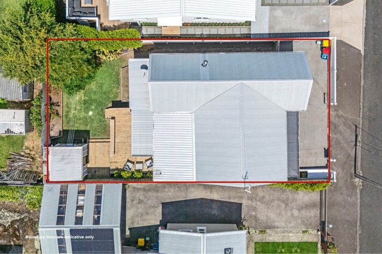 Photo of property in 15 Morley Street, New Plymouth, 4310