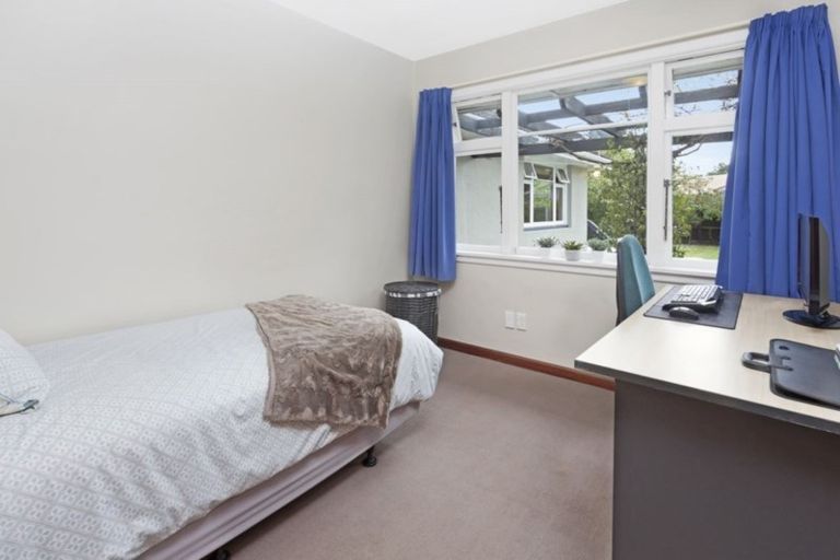 Photo of property in 1/38 Aorangi Road, Bryndwr, Christchurch, 8053