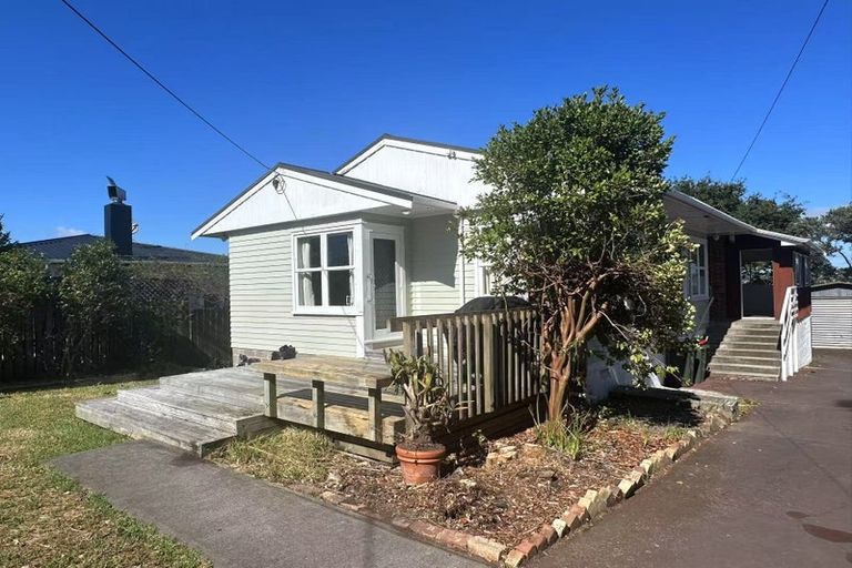 Photo of property in 6 Raines Avenue, Forrest Hill, Auckland, 0620