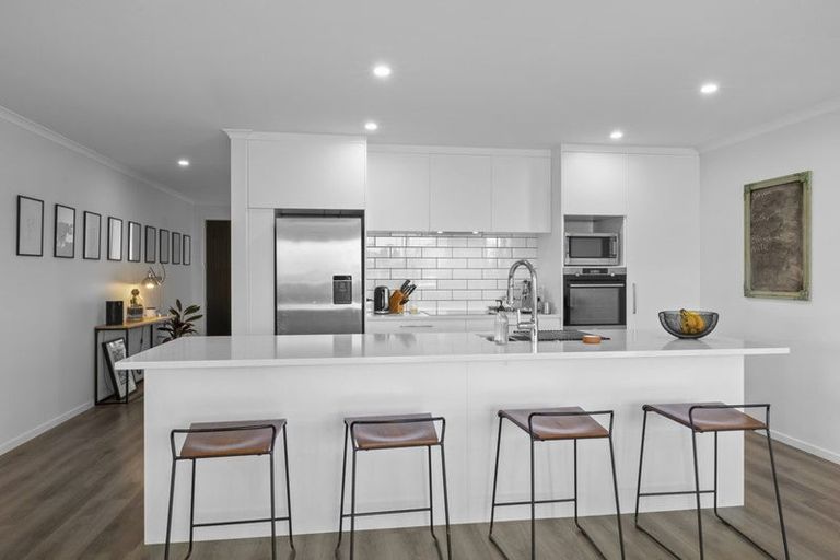 Photo of property in 18 Piharau Crescent, Hurdon, New Plymouth, 4310