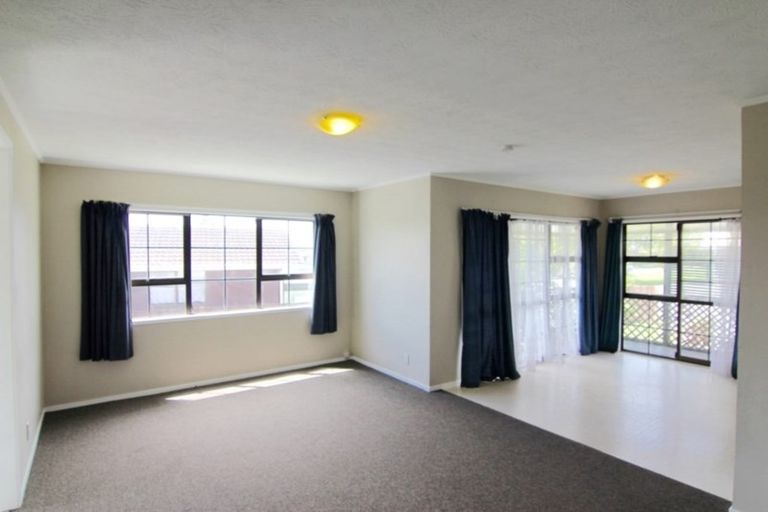 Photo of property in 57 Hollyford Drive, Clover Park, Auckland, 2105