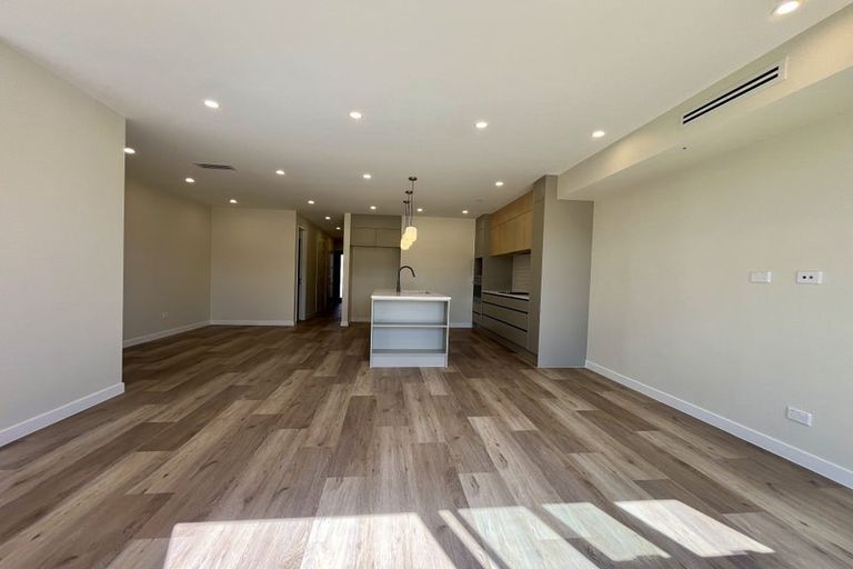 Photo of property in 128 Vintry Drive, Kumeu, 0810