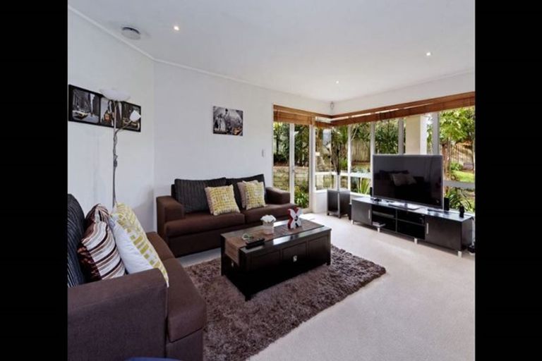 Photo of property in 63 Kingdale Road, Henderson, Auckland, 0610