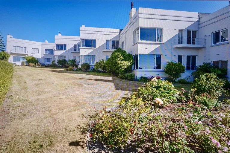 Photo of property in 1-12/48 The Bay Hill, Timaru, 7910