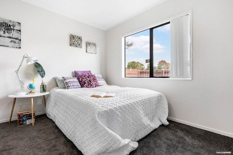 Photo of property in 100a Shifnal Drive, Randwick Park, Auckland, 2105