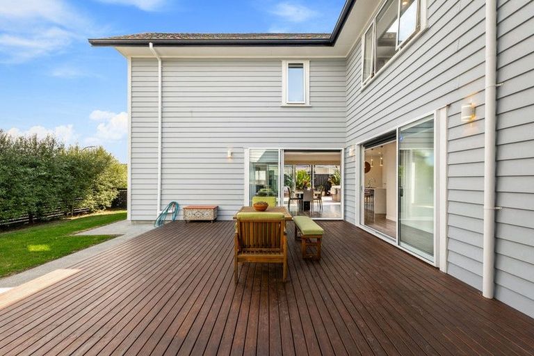 Photo of property in 17 Walter Ruddock Avenue, Kumeu, 0810