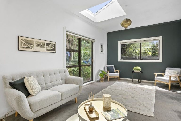 Photo of property in 42 Lincoln Avenue, Tawa, Wellington, 5028