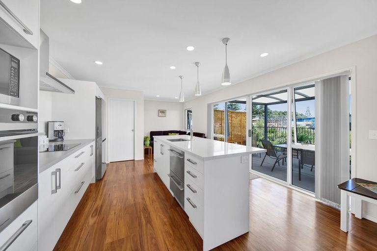 Photo of property in 5 Condor Crescent, Waiwhakaiho, New Plymouth, 4312