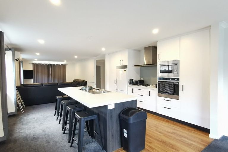 Photo of property in 11 Te Kaeaea Crescent, Wallaceville, Upper Hutt, 5018