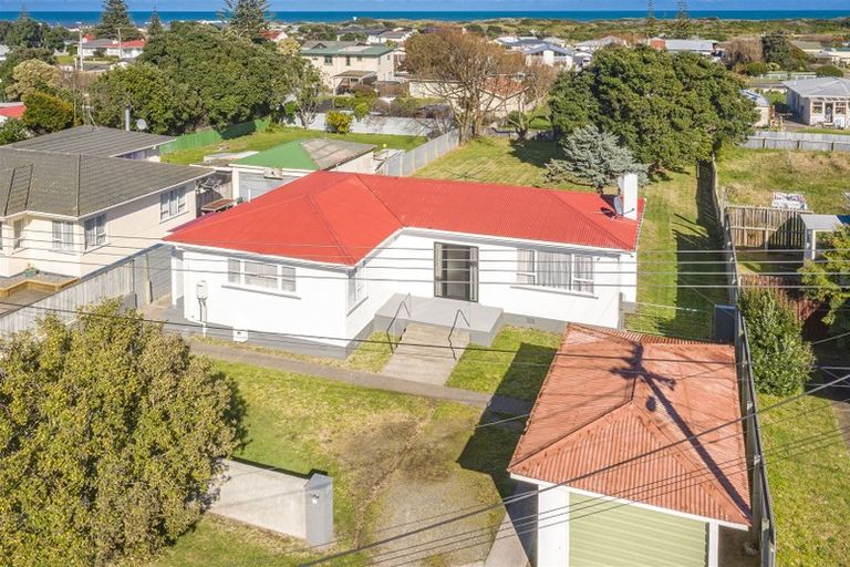 Photo of property in 33 Hood Street, Castlecliff, Whanganui, 4501