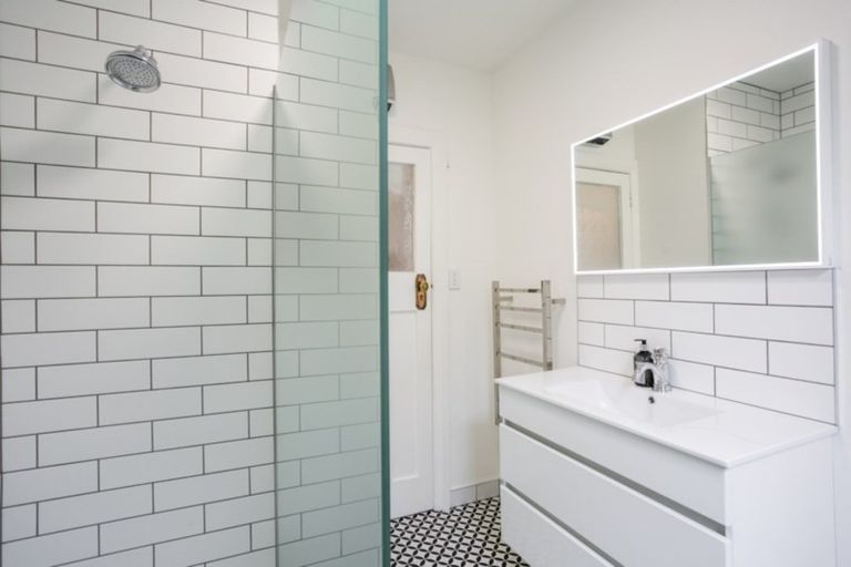 Photo of property in 19 May Avenue, Hospital Hill, Napier, 4110