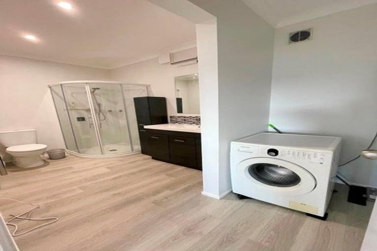 Photo of property in 1/431 East Coast Road, Mairangi Bay, Auckland, 0630