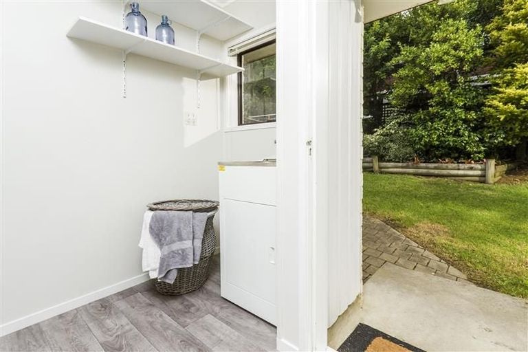 Photo of property in 2/21 Waiau Street, Torbay, Auckland, 0630
