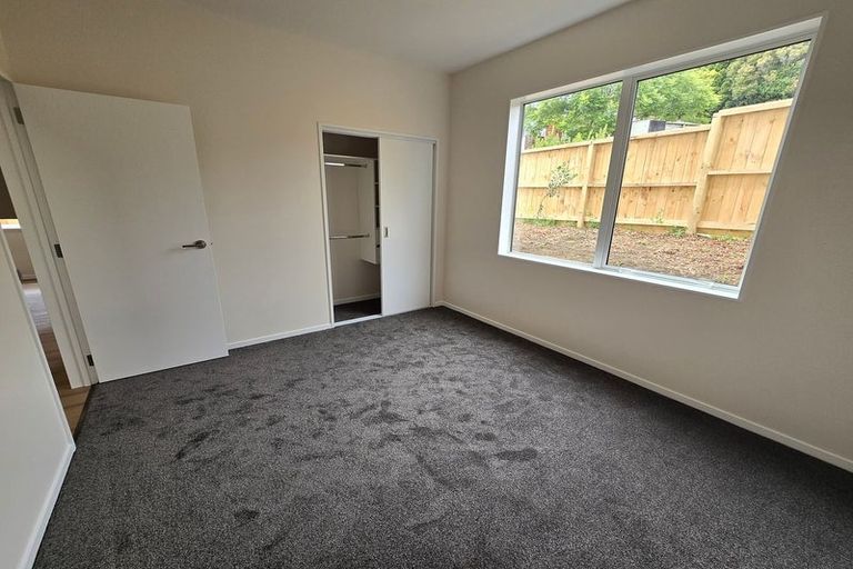 Photo of property in 1c Taupiko Place, Green Bay, Auckland, 0604