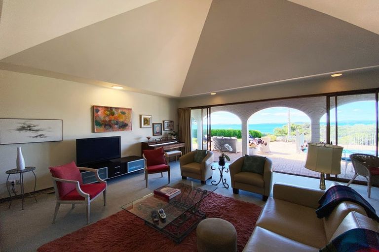 Photo of property in 18 Burford Place, Mellons Bay, Auckland, 2014