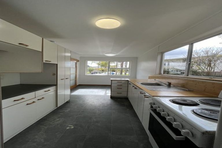 Photo of property in 32 Powrie Street, Glenfield, Auckland, 0629