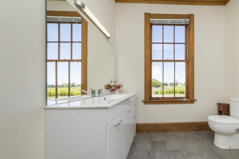 Photo of property in 628 Parewanui Road, Bulls, 4894