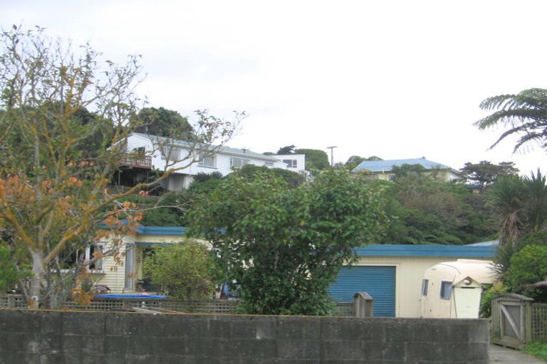 Photo of property in 2 Lincoln Avenue, Tawa, Wellington, 5028