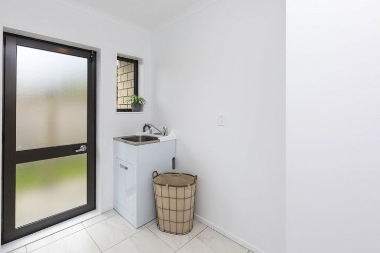 Photo of property in 58 King Charles Drive, Kingsley Heights, Upper Hutt, 5018