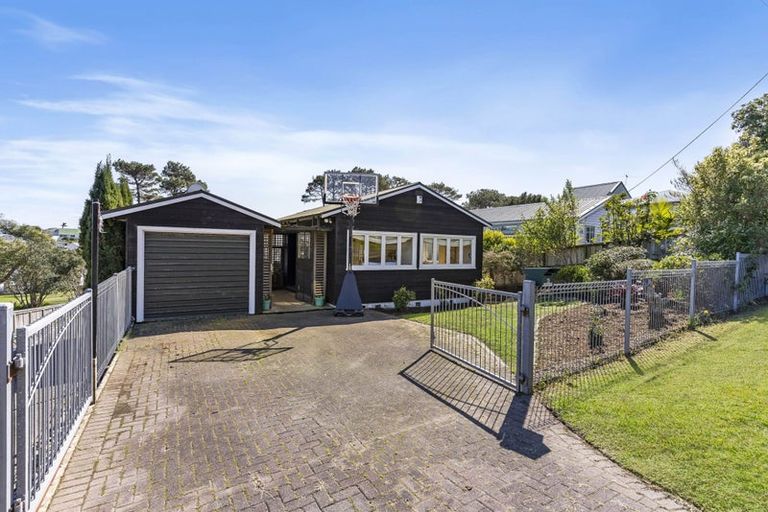 Photo of property in 20 Tiri Road, Manly, Whangaparaoa, 0930