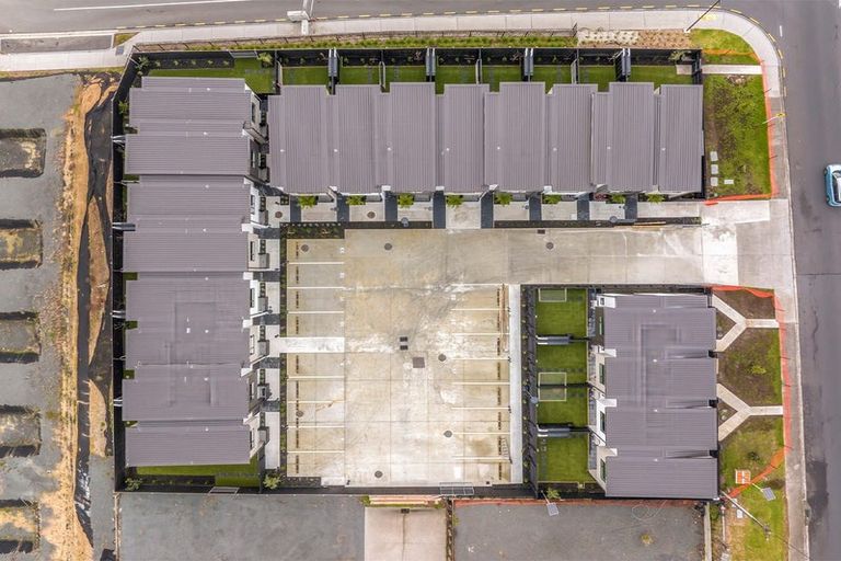 Photo of property in 2/48 Moire Road, Massey, Auckland, 0614