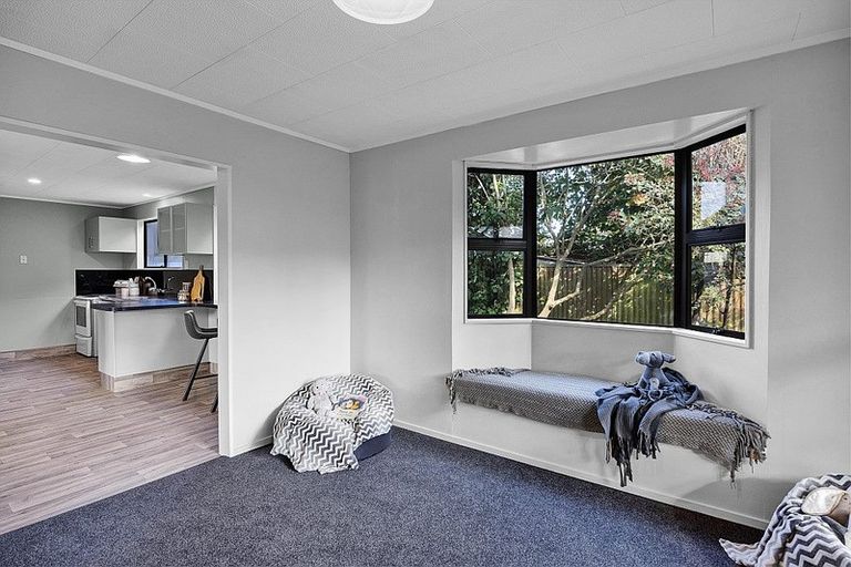 Photo of property in 11 Finer Place, Hawera, 4610