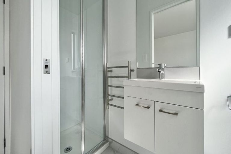 Photo of property in 3/3 Fairdale Place, Birkdale, Auckland, 0626