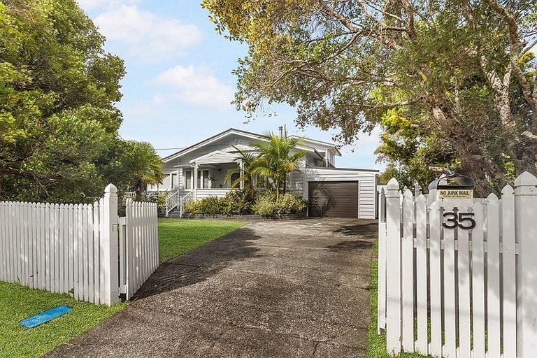 Photo of property in 35 Mcleod Road, Henderson, Auckland, 0612
