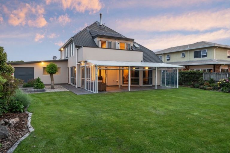 Photo of property in 7 Goodall Place, Redwood, Christchurch, 8051