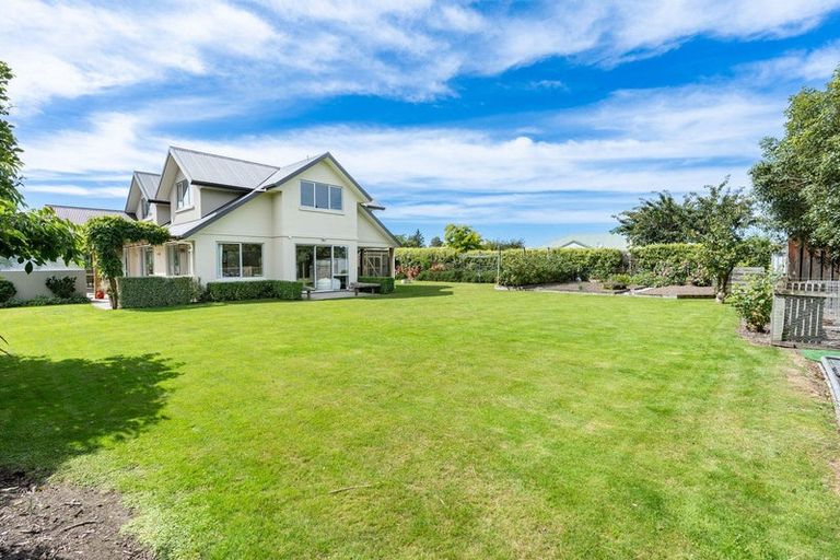 Photo of property in 2 Railway Lane, Outram, 9019