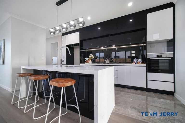 Photo of property in 21 Knockanara Drive, Flat Bush, Auckland, 2019