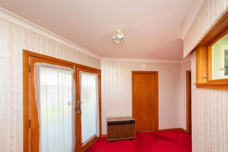 Photo of property in 2 York Place, Awapuni, Palmerston North, 4412